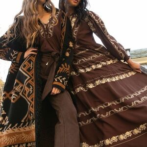 MAXSPORT Wool Blend Long Duster Rose Floral Gold Chain Western Cowgirl Sweater S